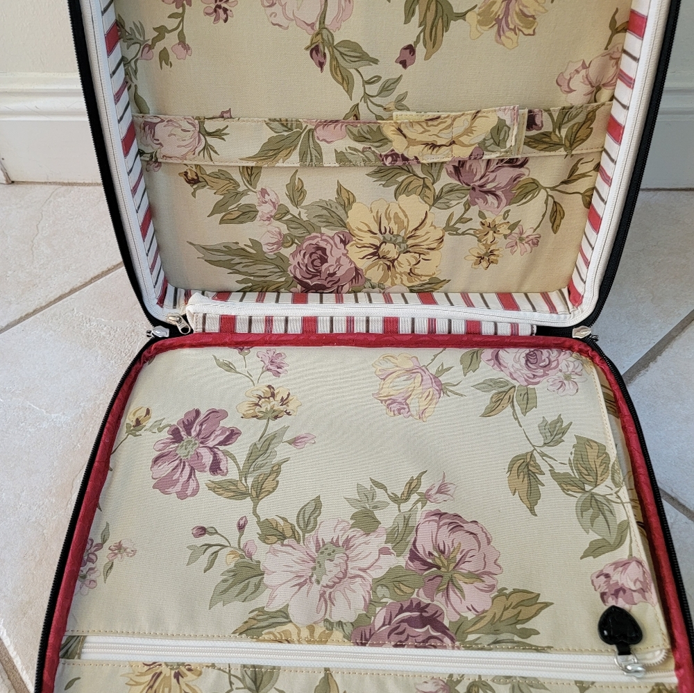 Brighton Red and Black Laptop Bag with Heart Accent - Picture 7 of 12